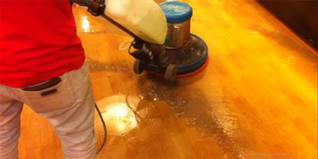 Hướng dẫn cách sử dụng dung dịch vệ sinh sàn gỗ công nghiệp hiệu quả tại Bắc Ninh