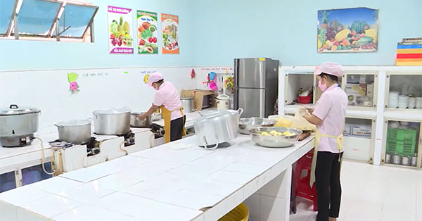 Làm tạp vụ trường học nấu ăn cho trường mầm non tại Bắc Ninh