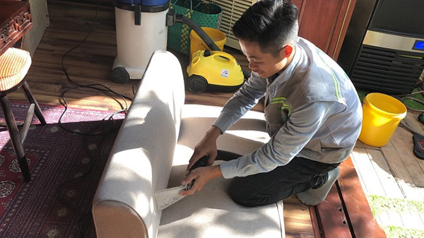 vệ sinh ghế sofa tại nhà