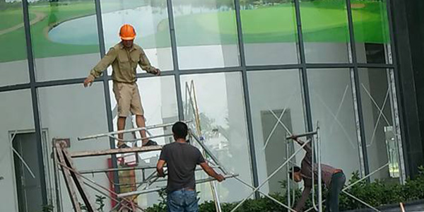 vệ sinh kính tòa nhà
