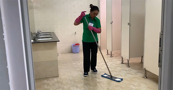Tạp vụ vệ sinh toilet cho trường mầm non tại Bắc Ninh